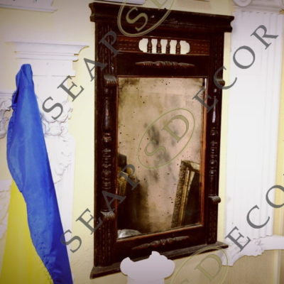 Деревянная резная рама с состаренным зеркало. EXT.2055