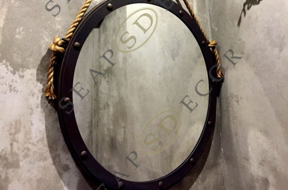 Зеркало в лофтовом стиле в металлической раме с заклёпками