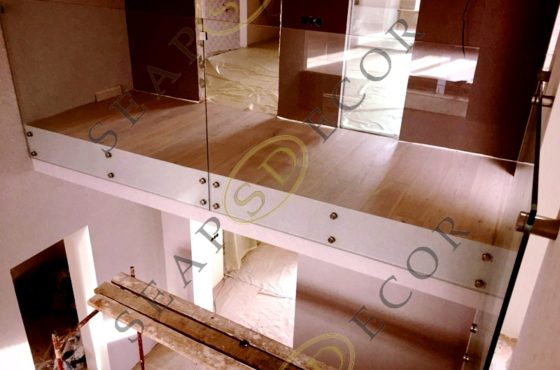 Ограждение из стекла балконов и лестниц в доме на Конче-Заспе