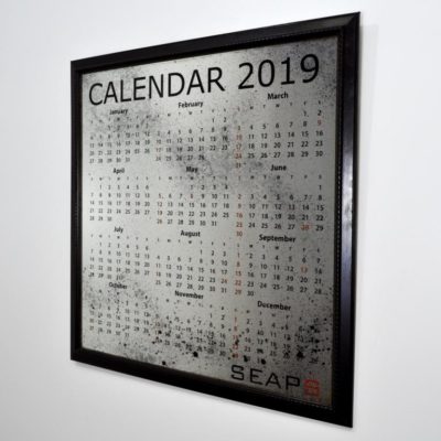 Календарь 2019 года на состаренном зеркале