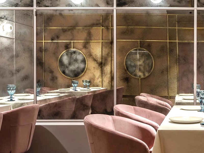Состаренное зеркало Classic в интерьере ресторана Diglass на Б.Васильковской