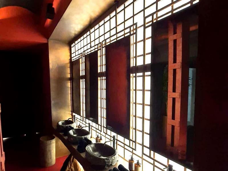 Состаренное зеркало Classic в японской ресторане Virgin Izakai Odessa Bar