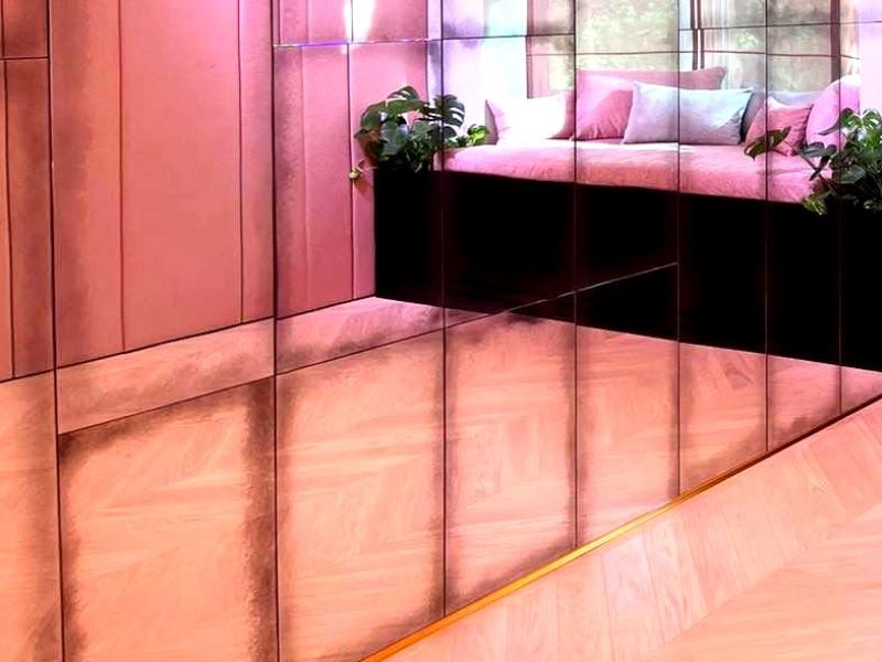Панно из состаренного зеркала Classic Mini в интерьере современной квартиры