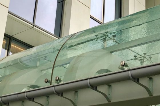 Реконструкция стеклянного фасада и входного козырька из стекла Park Inn Radisson