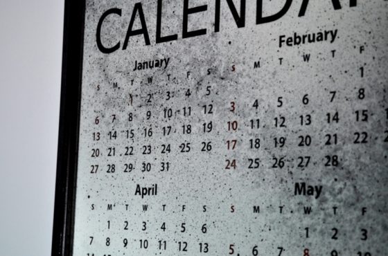 Календарь 2019 года на состаренном зеркале в багетной раме